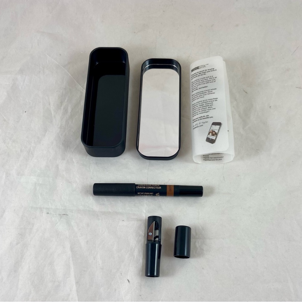 Nudestix Concealer Pencil in Deep 8 Tint New in Tin Box W/ Mirror & Sharpener